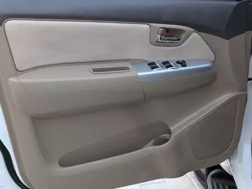 Toyota Fortuner SR5 2.7L Petrol 2013 - White - Carsooq
