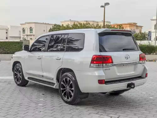 Toyota Land Cruiser 4.5L Diesel 2019 - White - Carsooq
