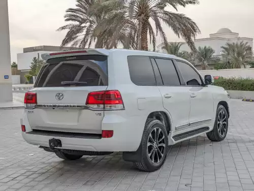 Toyota Land Cruiser 4.5L Diesel 2019 - White - Carsooq