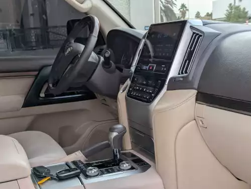 Toyota Land Cruiser 4.5L Diesel 2019 - White - Carsooq