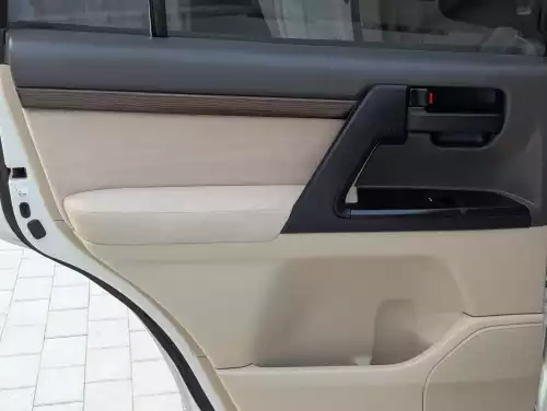 Toyota Land Cruiser 4.5L Diesel 2019 - White - Carsooq