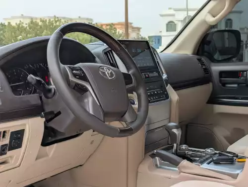Toyota Land Cruiser 4.5L Diesel 2019 - White - Carsooq