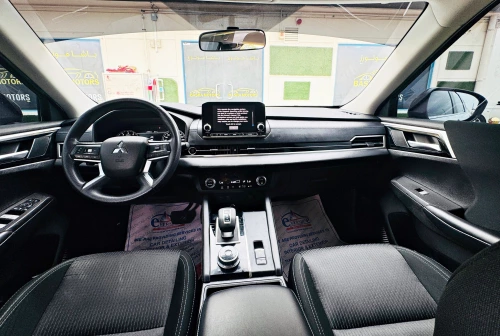 Mitsubishi Outlander Full option 2.5l Petrol 2023 Model Year Silver Color Exterior