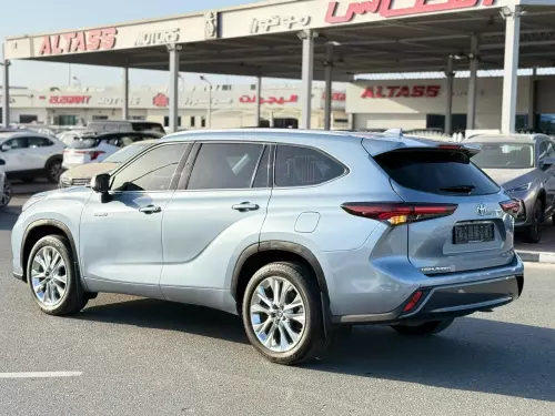 Toyota Highlander Platinum 2.5L Hybrid 2024 Model Year Silver Color Exterior 