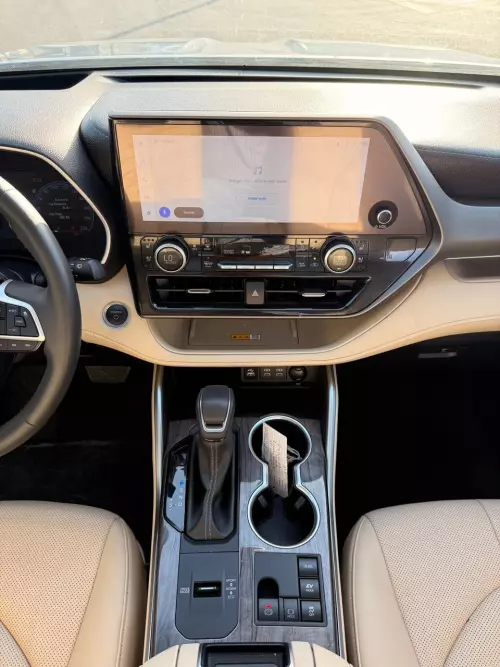 Toyota Highlander Platinum 2.5L Hybrid 2024 Model Year Silver Color Exterior 