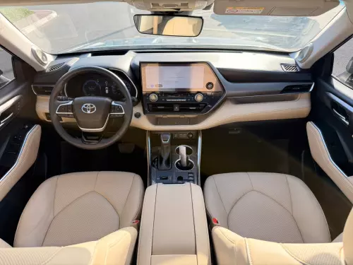 Toyota Highlander Platinum 2.5L Hybrid 2024 Model Year Silver Color Exterior 