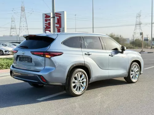 Toyota Highlander Platinum 2.5L Hybrid 2024 Model Year Silver Color Exterior 
