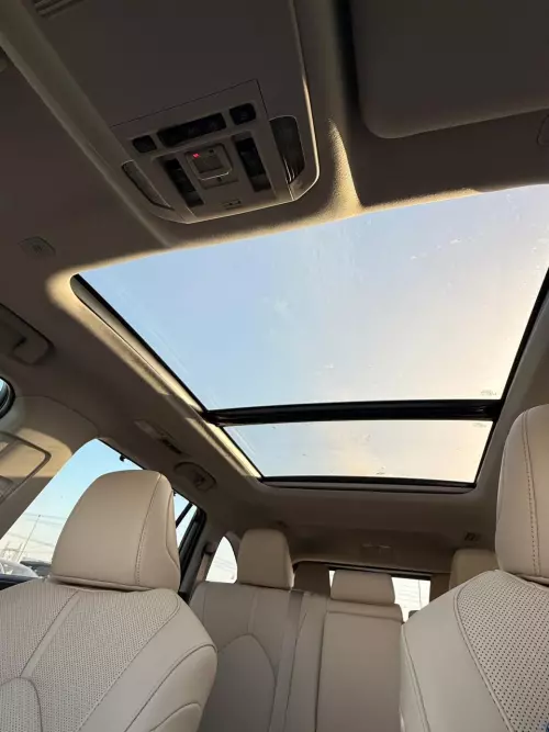Toyota Highlander Platinum 2.5L Hybrid 2024 Model Year Silver Color Exterior 