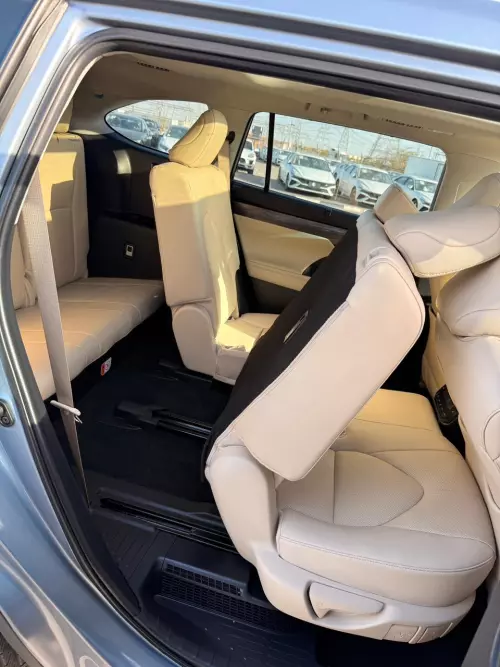 Toyota Highlander Platinum 2.5L Hybrid 2024 Model Year Silver Color Exterior 