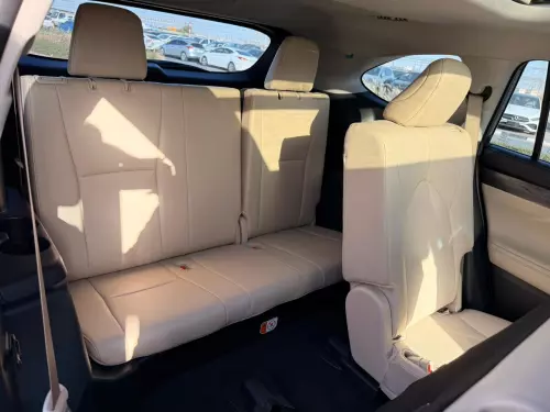 Toyota Highlander Platinum 2.5L Hybrid 2024 Model Year Silver Color Exterior 
