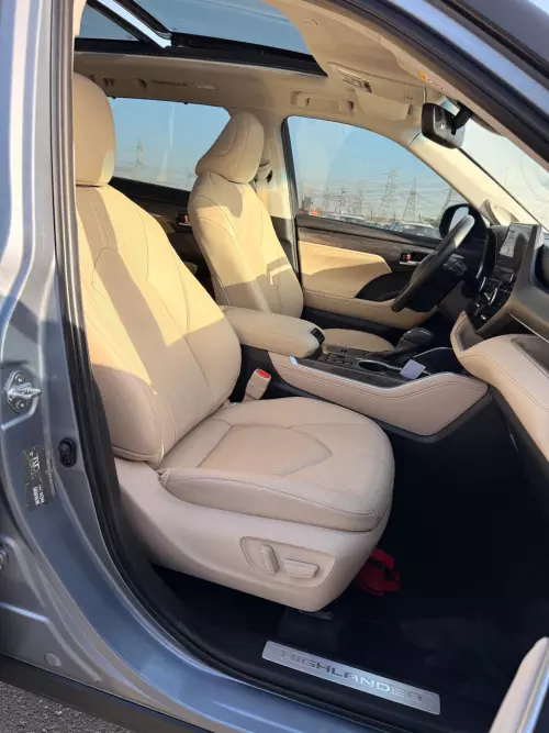 Toyota Highlander Platinum 2.5L Hybrid 2024 Model Year Silver Color Exterior 
