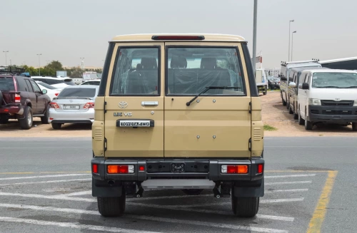Toyota Land Cruiser LC76 Hardtop 4.0L V6 2025 - Beige