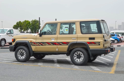 Toyota Land Cruiser LC76 Hardtop 4.0L V6 2025 - Beige