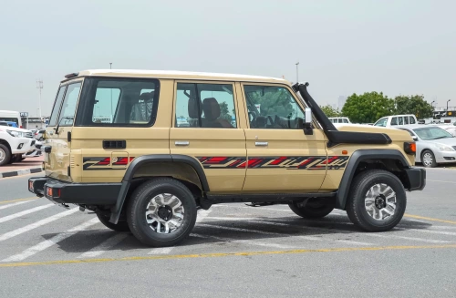 Toyota Land Cruiser LC76 Hardtop 4.0L V6 2025 - Beige