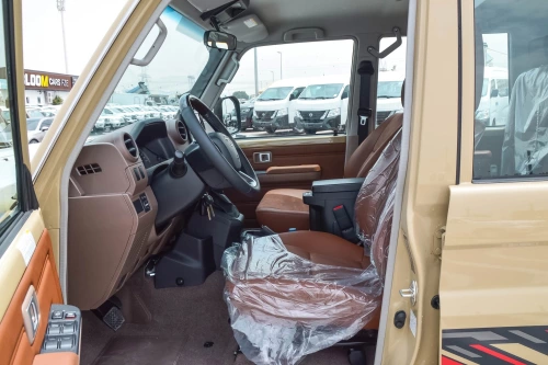 Toyota Land Cruiser LC76 Hardtop 4.0L V6 2025 - Beige