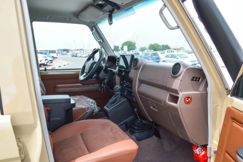 Toyota Land Cruiser LC76 Hardtop 4.0L V6 2025 - Beige