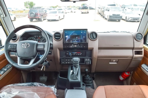 Toyota Land Cruiser LC76 Hardtop 4.0L V6 2025 - Beige