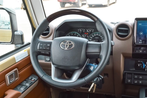 Toyota Land Cruiser LC76 Hardtop 4.0L V6 2025 - Beige