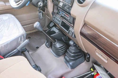 Toyota Land Cruiser LC79 Pickup 4.0L V6 2026 - Beige Manual