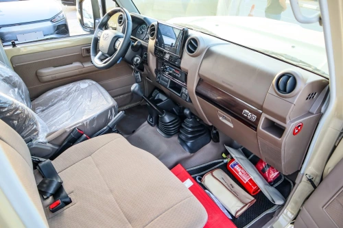Toyota Land Cruiser LC79 Pickup 4.0L V6 2026 - Beige Manual
