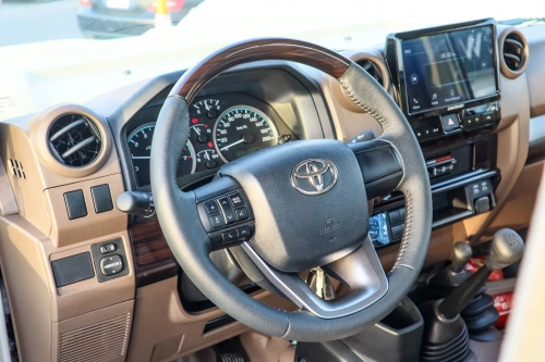 Toyota Land Cruiser LC79 Pickup 4.0L V6 2026 - Beige Manual