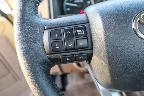 Toyota Land Cruiser LC79 Pickup 4.0L V6 2026 - Beige Manual