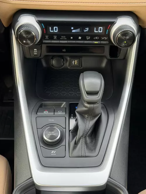 Toyota Rav4 2.5L Hybrid 2025 Model Year White Color Exterior 