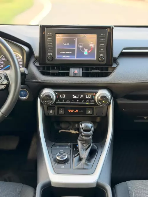 Toyota Rav4 XLE 2.5L Hybrid 2022 Model Year Silver Color Exterior 
