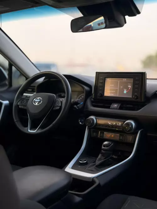 Toyota Rav4 XLE 2.5L Hybrid 2022 Model Year Silver Color Exterior 