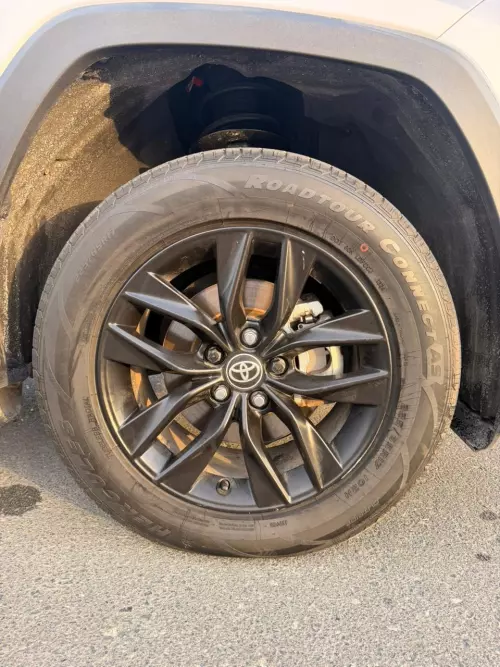 Toyota Rav4 XLE 2.5L Hybrid 2022 Model Year Silver Color Exterior 