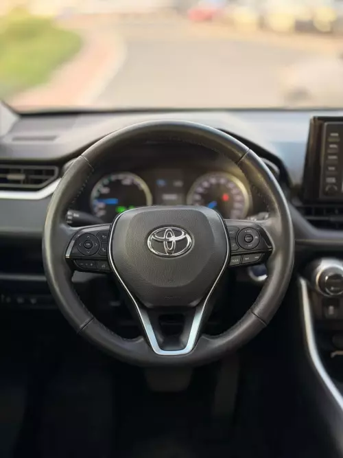 Toyota Rav4 XLE 2.5L Hybrid 2022 Model Year Silver Color Exterior 