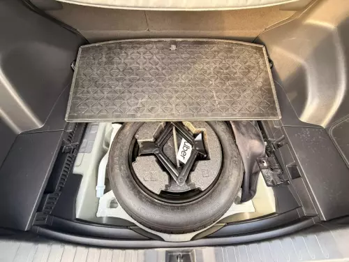 Toyota Rav4 XLE 2.5L Hybrid 2022 Model Year Silver Color Exterior 