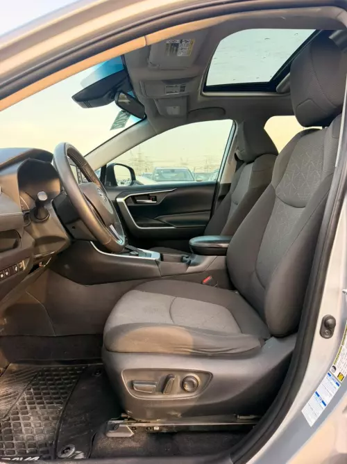 Toyota Rav4 XLE 2.5L Hybrid 2022 Model Year Silver Color Exterior 