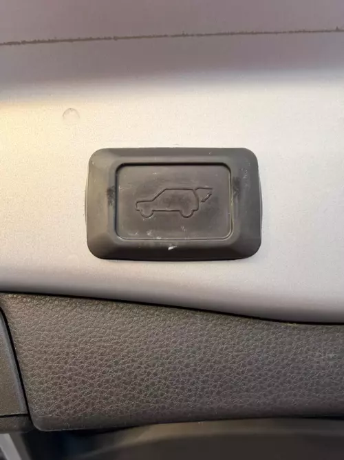 Toyota Rav4 XLE 2.5L Hybrid 2022 Model Year Silver Color Exterior 