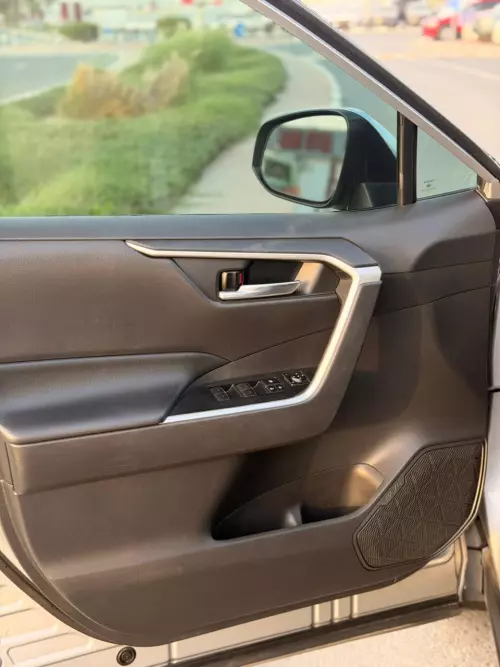 Toyota Rav4 XLE 2.5L Hybrid 2022 Model Year Silver Color Exterior 