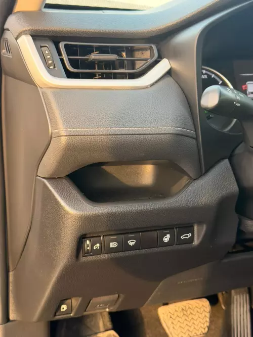 Toyota Rav4 XLE 2.5L Hybrid 2022 Model Year Silver Color Exterior 