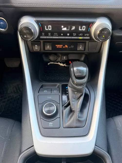 Toyota Rav4 XLE 2.5L Hybrid 2022 Model Year Silver Color Exterior 