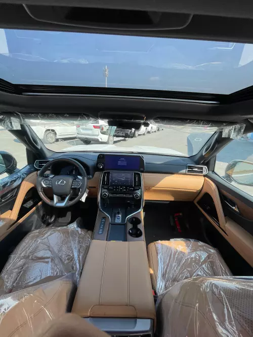 Lexus LX700h Signature 3.5l Hybrid - 2025  with Autopark  (Black / Tan)