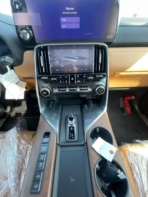 Lexus LX700h Signature 3.5l Hybrid - 2025  with Autopark  (Black / Tan)
