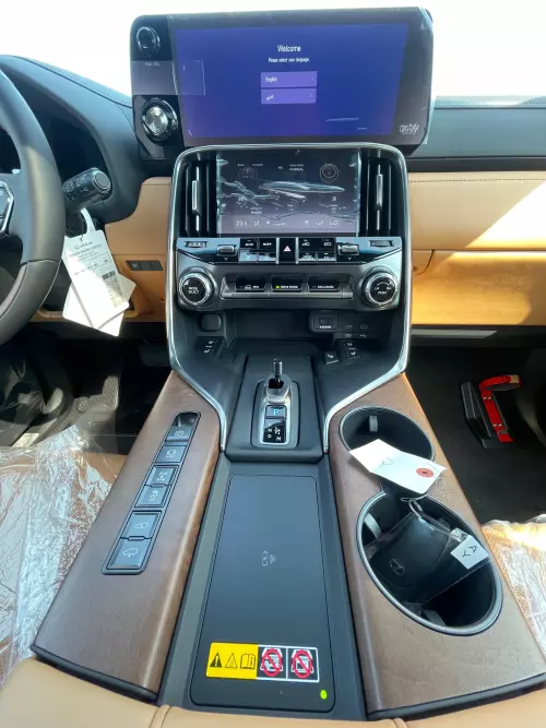 Lexus LX700h Signature 3.5l Hybrid - 2025  with Autopark  (Black / Tan)