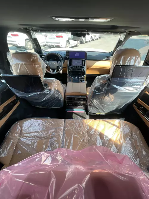Lexus LX700h Signature 3.5l Hybrid - 2025  with Autopark  (Black / Tan)
