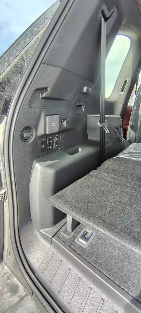 Lexus LX700h Signature 3.5l Hybrid - 2025 with Autopark  (Black / Red)