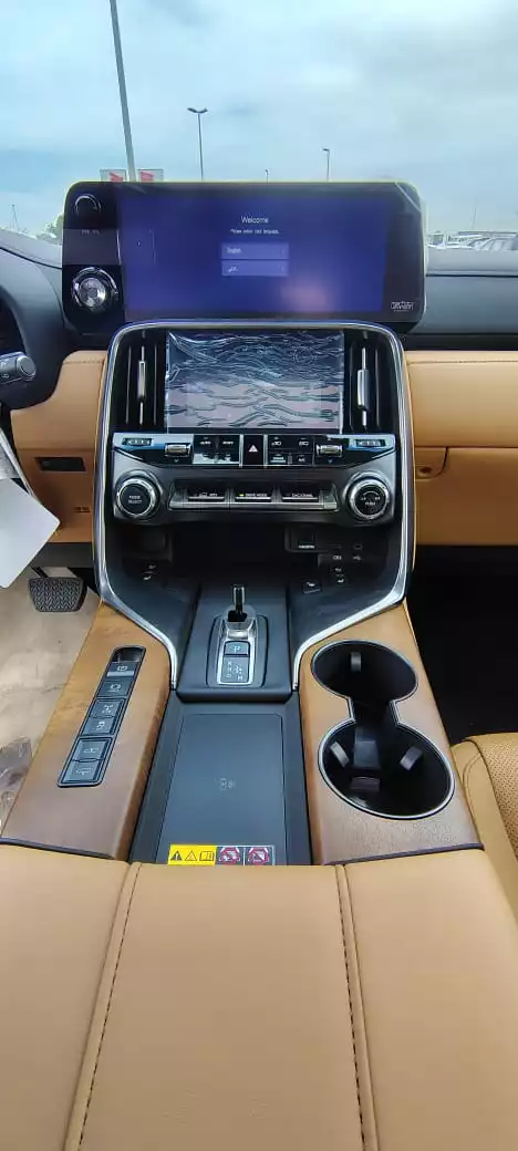 Lexus LX700h Signature 3.5l Hybrid  - 2025  with Autopark  (White/ Tan)