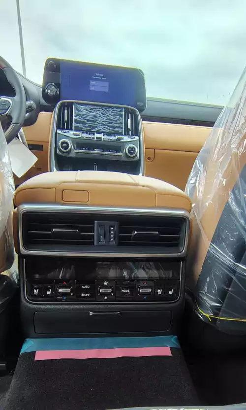 Lexus LX700h Signature 3.5l Hybrid  - 2025  with Autopark  (White/ Tan)