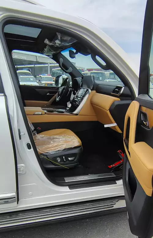 Lexus LX700h Signature 3.5l Hybrid  - 2025  with Autopark  (White/ Tan)