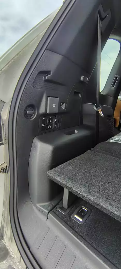 Lexus LX700h Signature 3.5l Hybrid  - 2025  with Autopark  (White/ Tan)