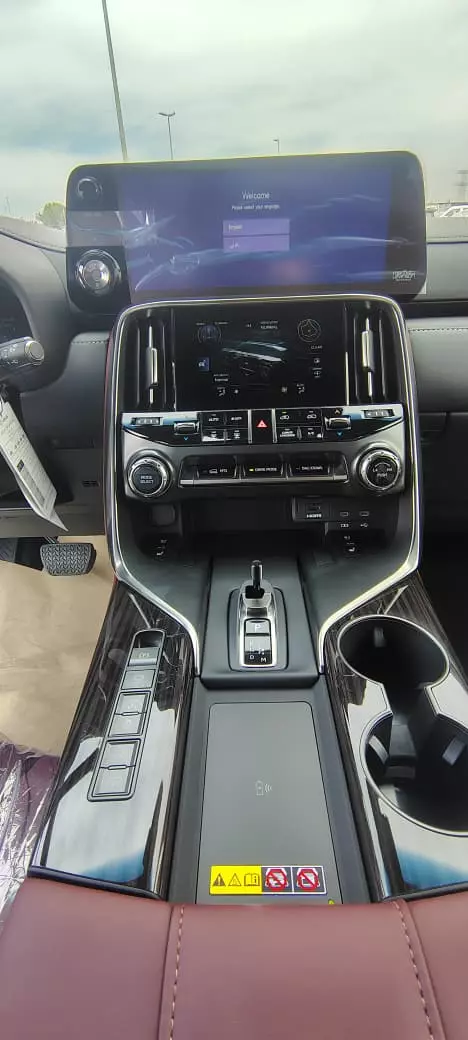 Lexus LX700h Urban 3.5l Hybrid - 2026 Model Year (Black / Red)