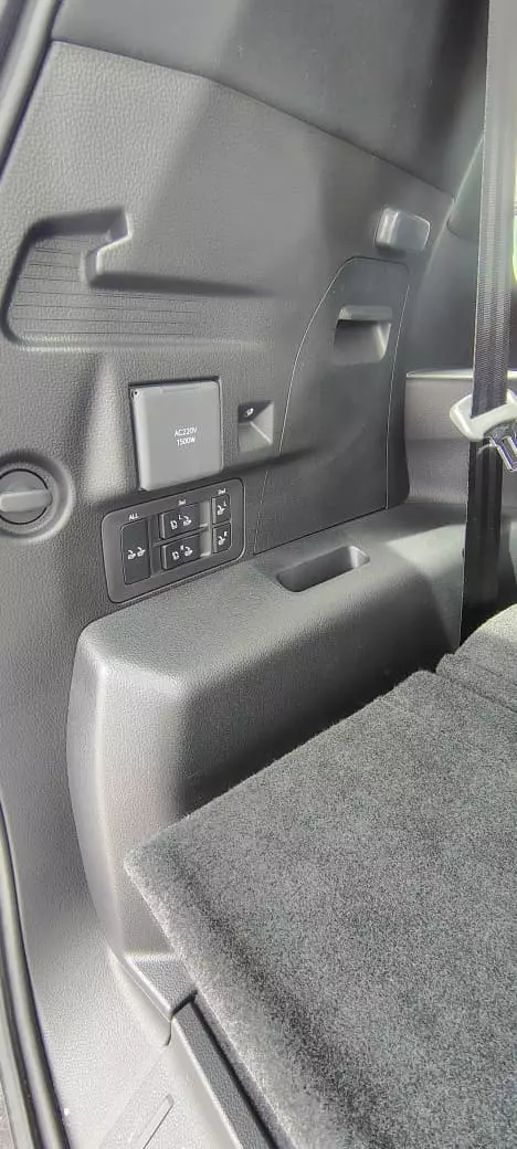 Lexus LX700h Urban 3.5l Hybrid - 2026 Model Year (Black / Red)