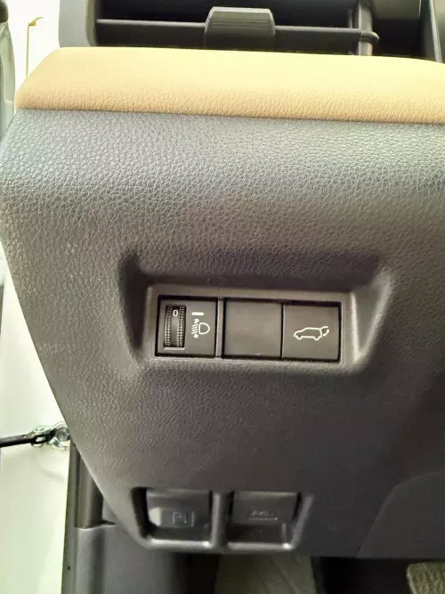 Toyota RAV4 Limited 2.5L 4x4 Automatic 2026 - White