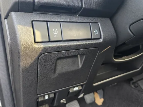 Isuzu D-MAX S.C STD Turbo Diesel Manual 2025 - Silver